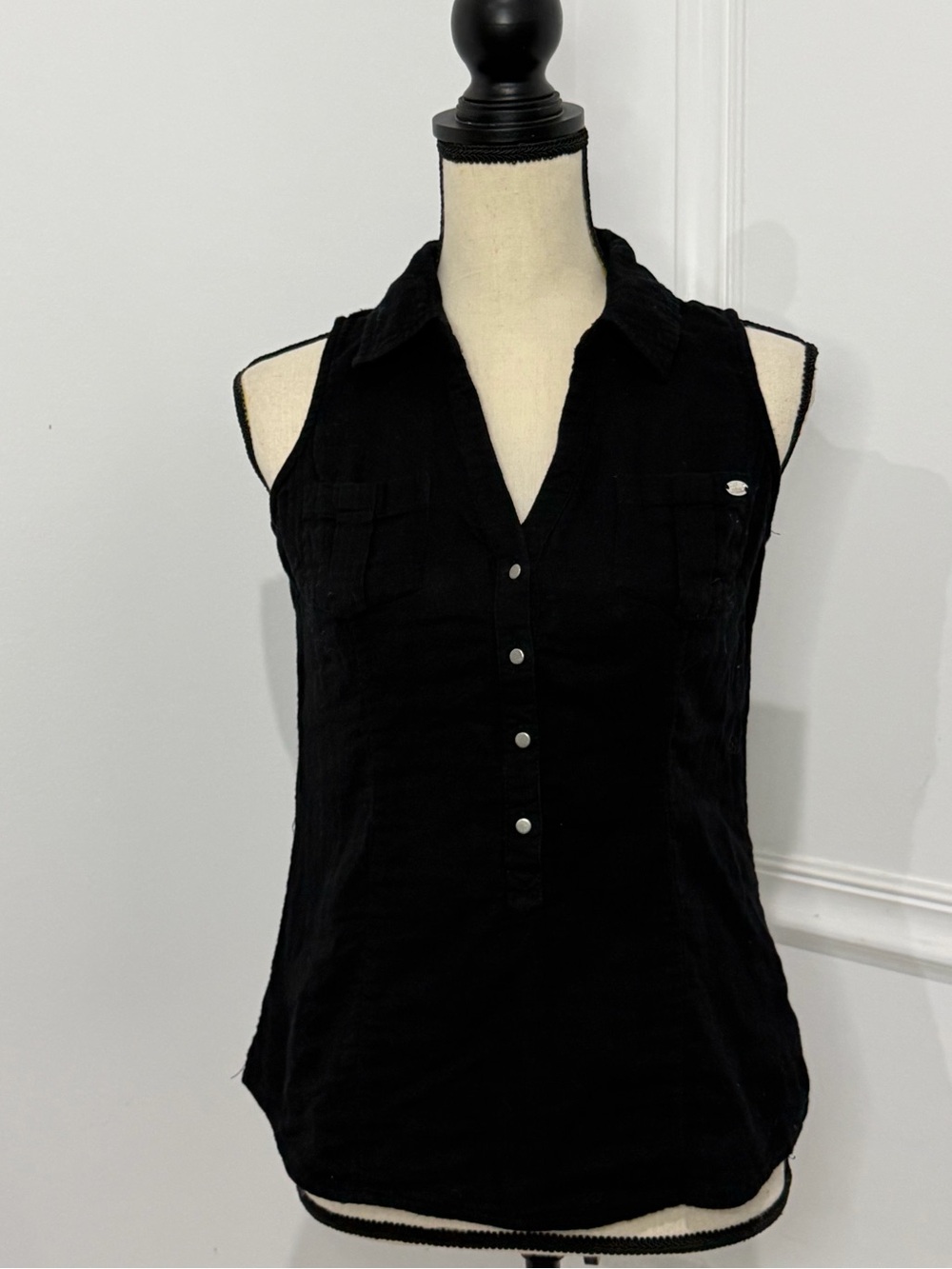 GUESS Black Sleeveless Collared Button-Henley Top